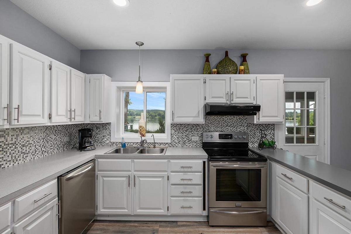 Lakeside Getaway With Dock, Firepit, Grill Newaygo Εξωτερικό φωτογραφία