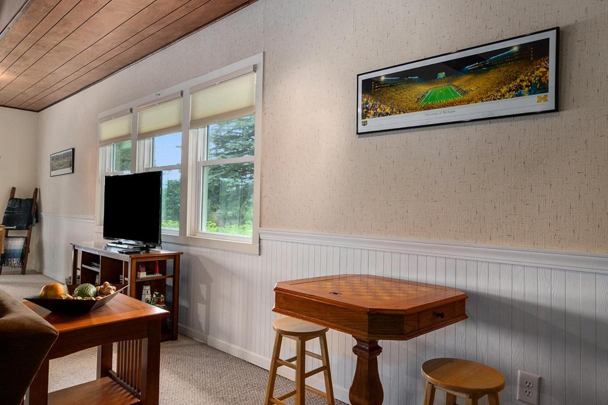 Lakeside Getaway With Dock, Firepit, Grill Newaygo Εξωτερικό φωτογραφία