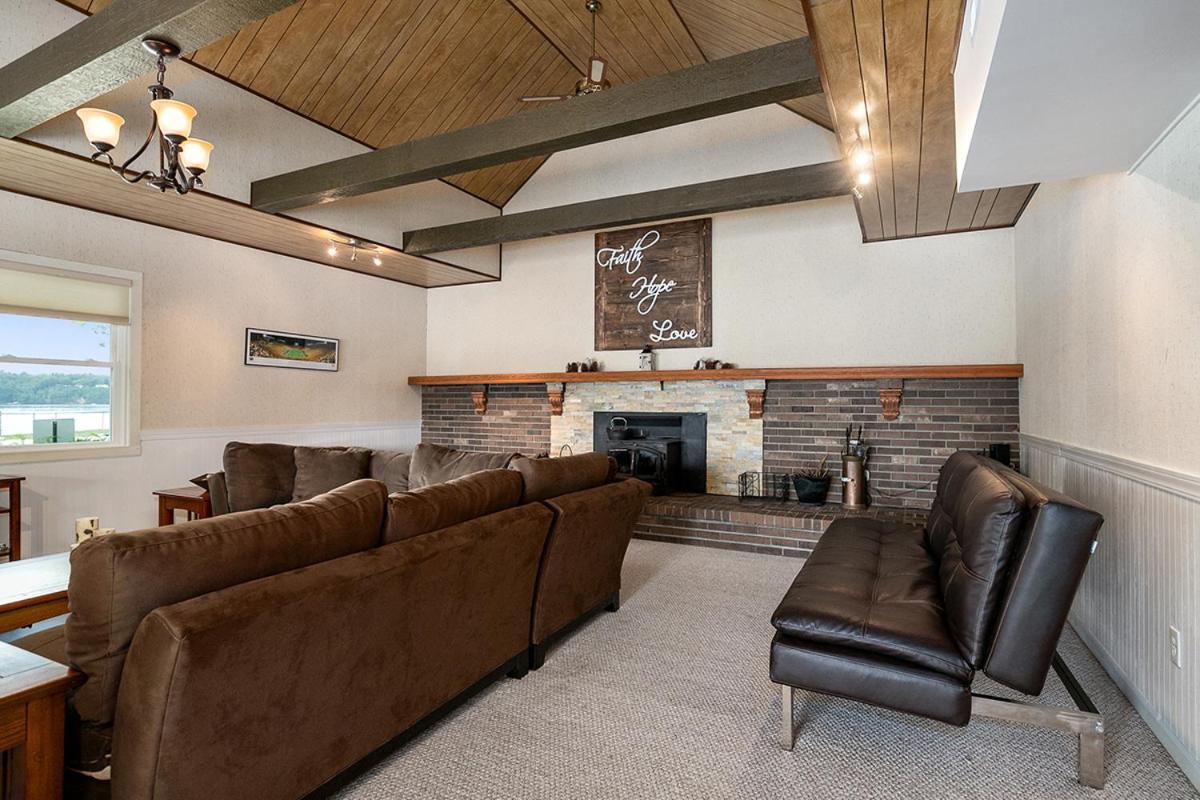 Lakeside Getaway With Dock, Firepit, Grill Newaygo Εξωτερικό φωτογραφία