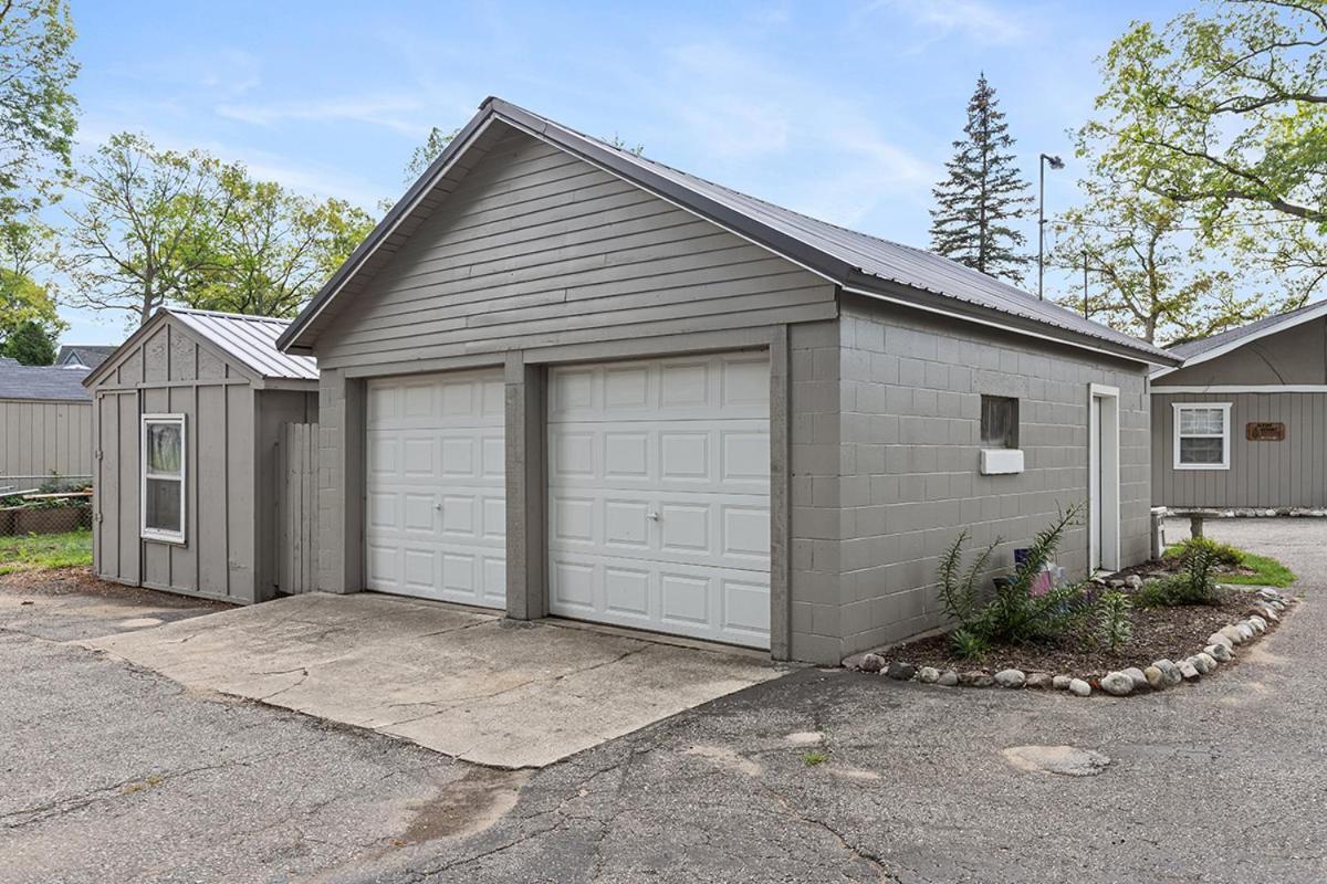 Lakeside Getaway With Dock, Firepit, Grill Newaygo Εξωτερικό φωτογραφία