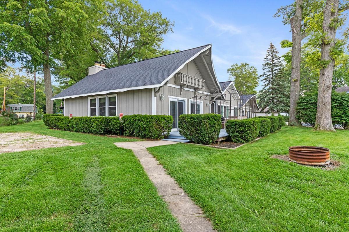 Lakeside Getaway With Dock, Firepit, Grill Newaygo Εξωτερικό φωτογραφία