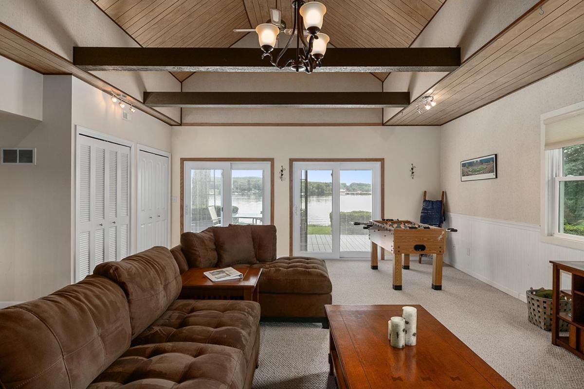 Lakeside Getaway With Dock, Firepit, Grill Newaygo Εξωτερικό φωτογραφία